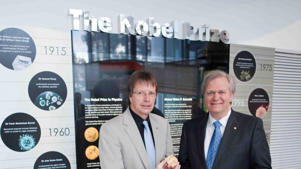 Professor Graham Durant and Professor Brian Schmidt with Nobel prize