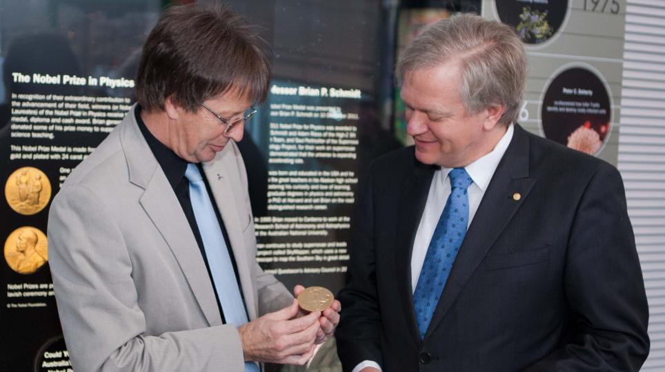 Professor Graham Durant and Professor Brian Schmidt with Nobel prize